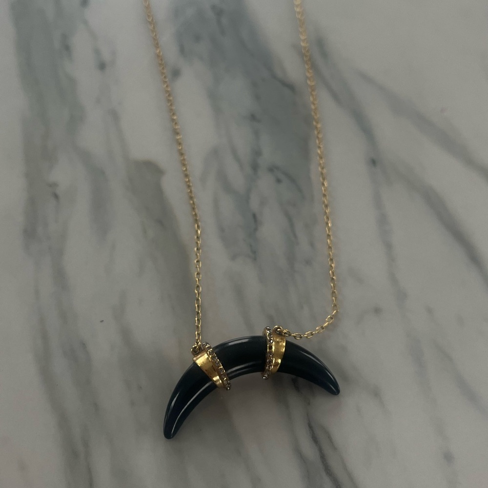 Stella & Dot Black Arc Pendant